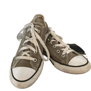CONVERSE CHUCK TAYLORS YOUTH SIZE 2